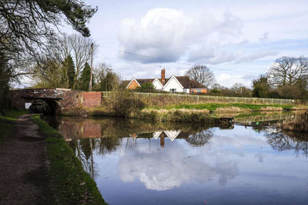 House by waterの素材