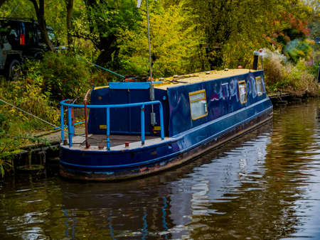 canal river in the english countryside worcester and birmingham alvechurch worcestershire midlands england ukの写真素材