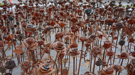 Multicolored figures are monuments to roses. Action.Beautiful monuments of blooming buds in the park where tourists walk.の写真素材