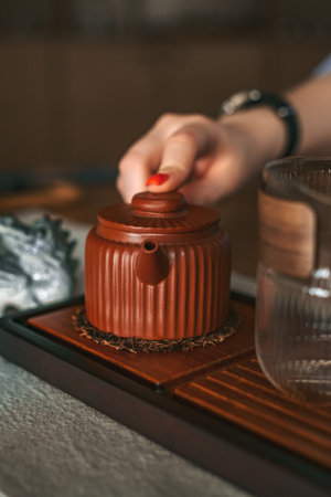 The Art of Traditional Tea Preparation Featuring an Elegant Teapot and Exquisite Glasswareの写真素材