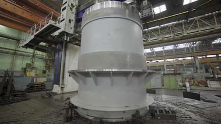 Industrial Machining of a Large Component in a Modern Factory Setting for Production. Stock Clipの写真素材