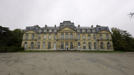 Chateau de champs sur marne showing its elegant facade. Actionの写真素材