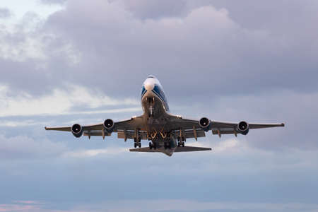 747-400erf just after take off at EMA UKのeditorial素材