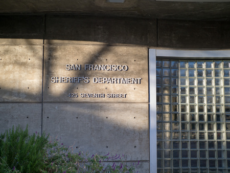SAN FRANCISCO, CA - MARCH 16, 2018: The entrance to the San Francisco sheriffâs department in downtown San Francisco.のeditorial素材