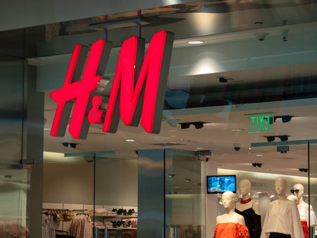 SAN FRANCISCO, CA â APRIL 8, 2018: H&M logo on a storefront. Hennes & Mauritz AB is a well-known fast-fashion brand with locations all over the world.のeditorial素材