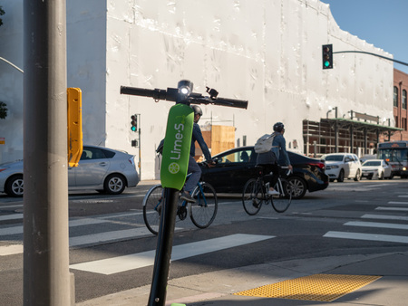 SAN FRANCISCO, CA â APRIL 20, 2018: Logo of Lime electric scooter resting at an intersection in San Francisco, CAのeditorial素材