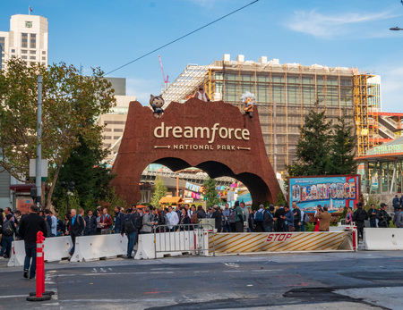 Dreamforce National Park entrance at Salesforce conferenceのeditorial素材