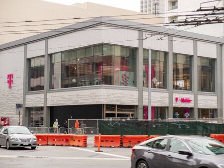 T-Mobile logo on flagship store in downtown San Francisco on Market Stのeditorial素材
