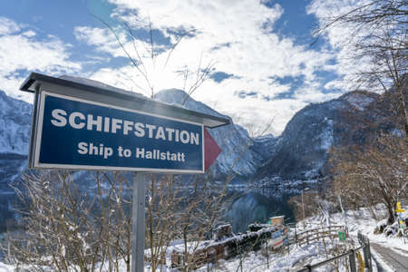 Road sign in German meaning Ferry Station pointing to Hallstatt lakeのeditorial素材