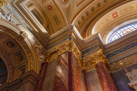 Luxary gilded ornamentation on column in St. Stephen's Basilicaのeditorial素材