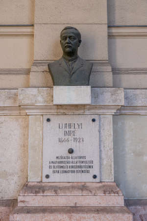 Budapest, Hungary - Feb 8, 2020: Bronze bust of Imre Ujhelyi on linestone wall near Kossuth Squareのeditorial素材