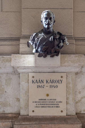 Budapest, Hungary - Feb 8, 2020: Bronze bust of Karoly Kaan on linestone wall near Kossuth Squareのeditorial素材