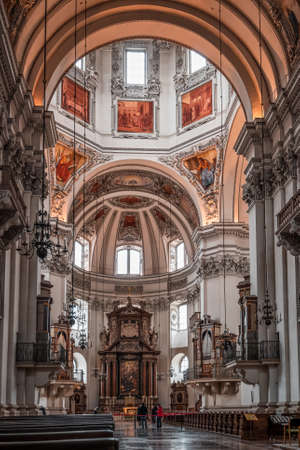 Feb 4, 2020 - Salzburg, Austria: Nave with pews and ornamentatioのeditorial素材