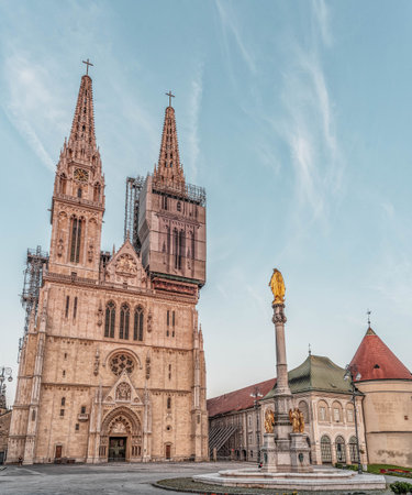 Zagreb, Croatia - Aug 10, 2020: Virgin Mary column fountain in front of Zagreb Cathedralのeditorial素材