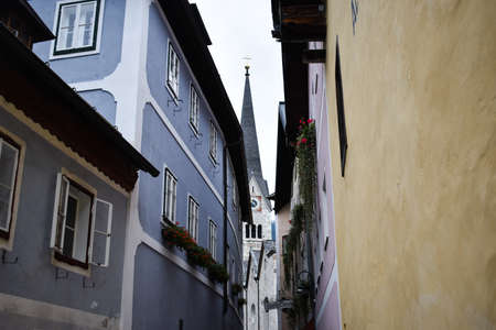 HALLSTATT, AUSTRIA October 01, 2018 The Evangelical parish church Hallstatt at the end of a narrow alleyのeditorial素材