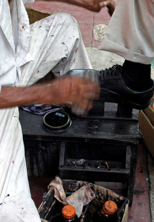 man cleaning shoesの写真素材