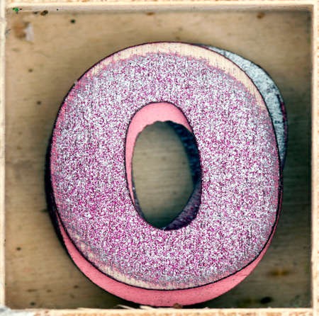 old wooden letter  O in a box shot from above macro imageの写真素材