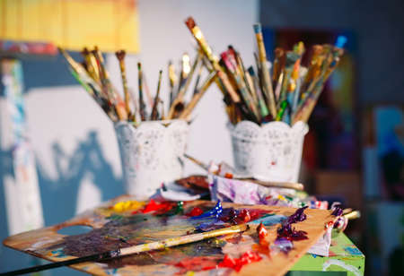 Painting Studio. A lot dirty brushes in a bucket.の写真素材