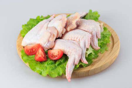 raw chicken wings on white backgroundの写真素材