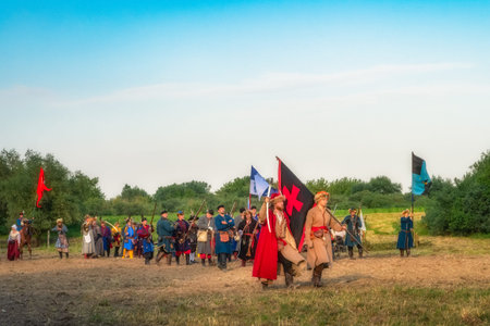 Gniew, Poland, Aug 2020 Swedish commander holding up the sword and going for negotiations, historical reenactment, Battle of Gniew, Polish Swedish warのeditorial素材