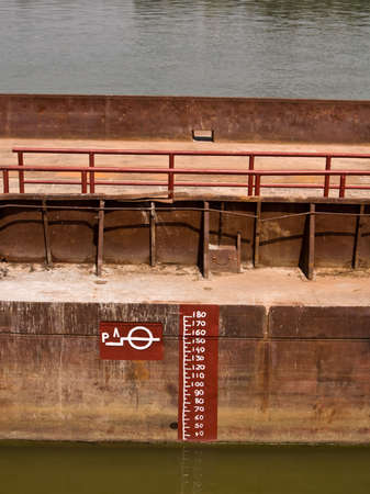 Water level measurement scale on a metal partの写真素材