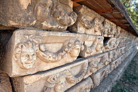 Human head stone decorations in Aphrodisias (Turkey) build during Hellenistic and Roman period. In Roman time it was a small city in Caria.のeditorial素材