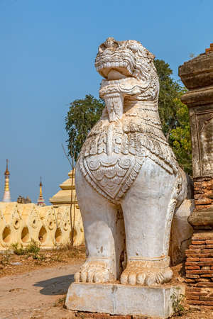 INNWA - FEBRUARY 25: Entrance with white stone lion to The Maha Aungmye Bonzan Monastery witch is famous tourist destination in Mandalay area on February 25, 2013 in Innwa, Myanmar. Also known as Me Nu Oak Kyaung temple.のeditorial素材