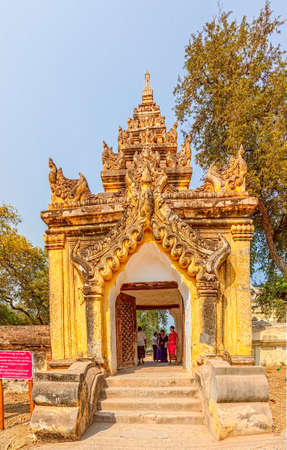 INNWA - FEBRUARY 25: Entrance to The Maha Aungmye Bonzan Monastery witch is famous tourist destination in Mandalay area on February 25, 2013 in Innwa, Myanmar. Also known as Me Nu Oak Kyaung temple.のeditorial素材