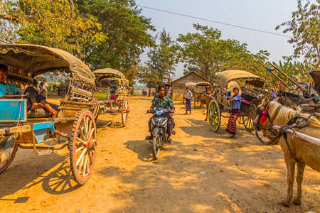 INNWA - FEBRUARY 25: Main street with horse cart for tourist transportation on the Ava island to visit pagodas and temples on February 25, 2013 in Innwa, Myanmar.のeditorial素材