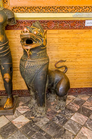 MANDALAY - FEBRUARY 25: People with soreness or pain come to rub the Mahamuni Khmer bronze statues in the same place where it hurts on February 25, 2013 in Mandalay, Myanmarのeditorial素材