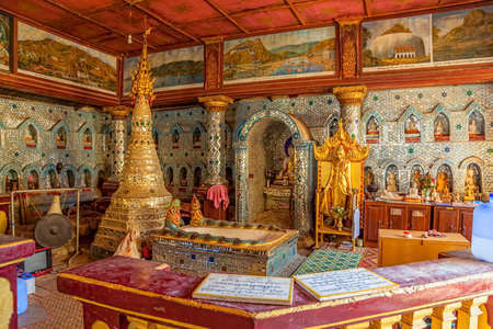 INDEIN, MYANMAR - FEBRUARY 28, 2013: Shrine and ancient Stupas at Indein, Inle Lake, Myanmarのeditorial素材