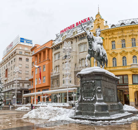 ZAGREB, CROATIA - December 28, 2014: Winter scene of the main square Ban Jelacic sculpture covered with the snow.のeditorial素材