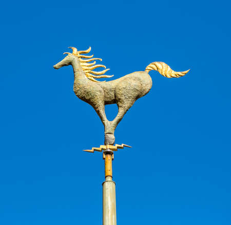 MELBOURNE, AUSTRALIA - MARCH 21, 2015: Golden horse wind vane shows the direction of the wind in the downtown near Lt. Bourke Street.のeditorial素材