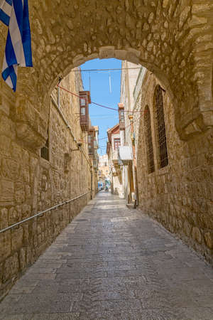 JERUSALEM, ISRAEL - JUNE 19, 2015: Quiet afternoon at the narrow street of the old town.のeditorial素材