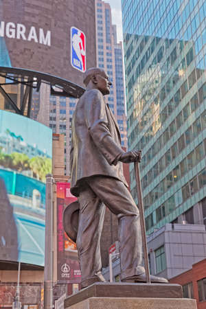 NEW YORK, USA - JANUARY 15, 2018: George Cohan statue on Times square in cold winter day.のeditorial素材