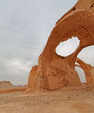 YAZD, IRAN - MAY 4, 2015: The interior of the old sanctuary of the tower of silence.のeditorial素材