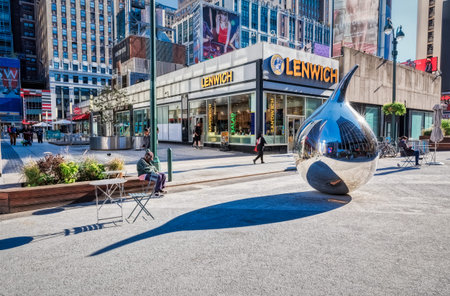 Teardrop sculpture made by Richard Hudson in New York