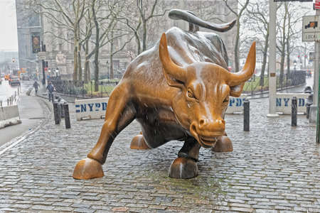Charging Bull in Lower Manhattan New Yorkのeditorial素材