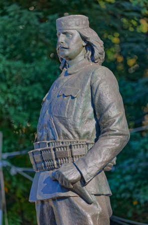 Cercis Topulli bronze statue in Gjirokaster Albaniaのeditorial素材