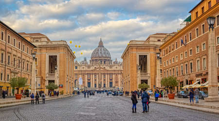 St. Peter square in Vaticanのeditorial素材