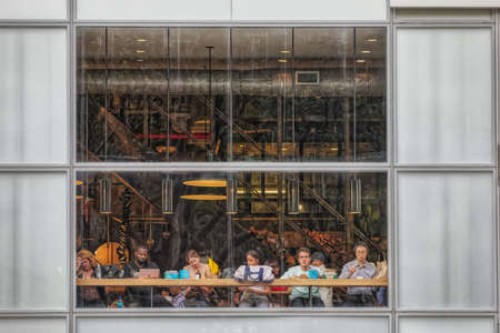 People eat at Whole Foods Market restaurant opposite the Bryant Park, New Yorkのeditorial素材