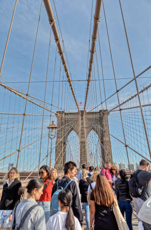 Wide lens shot of the Overcrowded Brooklyn Bridge in New Yorkのeditorial素材