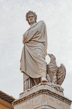 Statue of Dante Alighieri in Florence Italyのeditorial素材