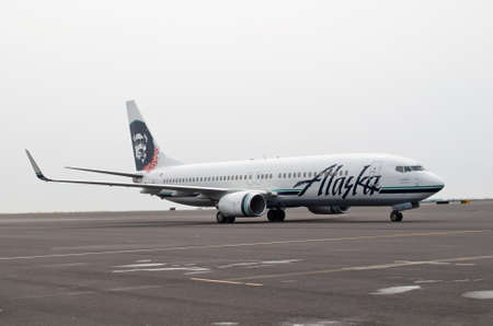 Kailua Kona, Hawaii, February 14, 2011: An Alaska Airlines Jet taxis in at the Keahole International Airport in Kailua Kona, Hawaii on Valentines Day.のeditorial素材