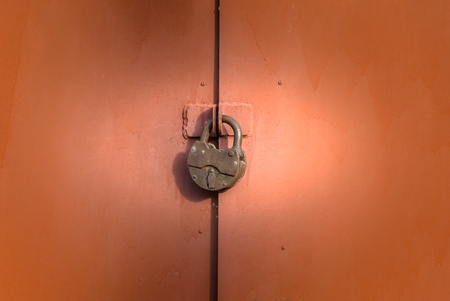 Old padlock on garage collarsの写真素材