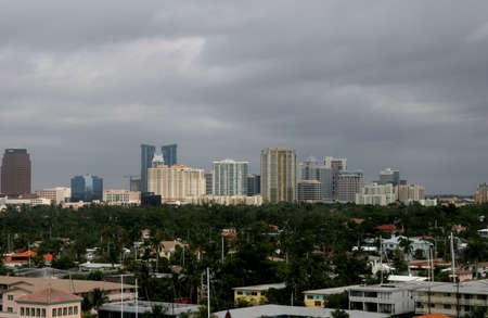 Skyline of Fort Lauderdale over the treesの写真素材