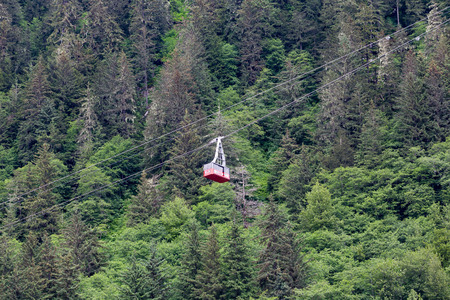 Cable car operation up the mountain in Juneau Alaskaの写真素材