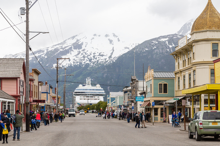 SKAGWAY, ALASKA - June 1, 2016: Skagway is a borough in Alaska with a full time population of about 1,000 people. During the summer, cruise ships bring in more than 900,000 visitors.のeditorial素材