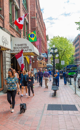 Shoppers in Vancouverのeditorial素材