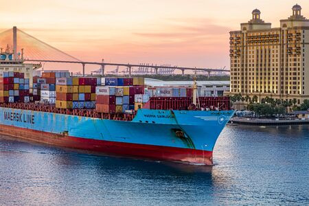 Maersk Line on Savannah Riverのeditorial素材